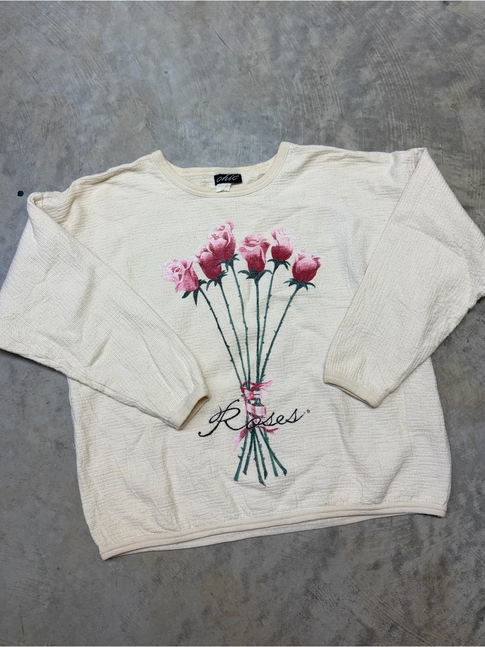 chic Cream Sweater with Pink Rose Bouquet Graphic